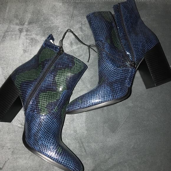 NEW - NAVY GREEN SNAKE PRINT ANKLE BOOTS BY SCOOP - SIZE 7 - Picture 3 of 5